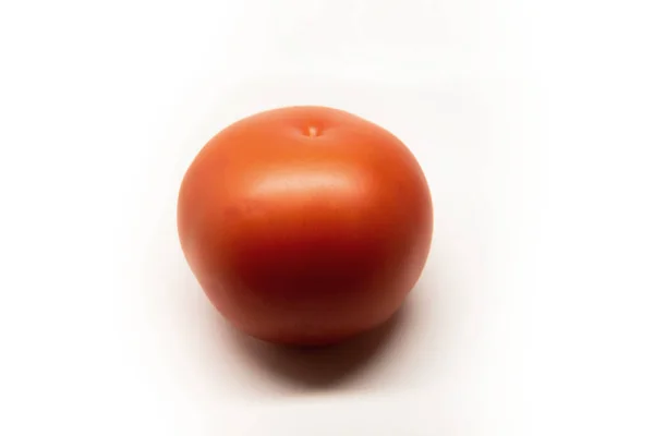 Świeże Pomidory Cieniem Wyizolowanym Białym — Zdjęcie stockowe
