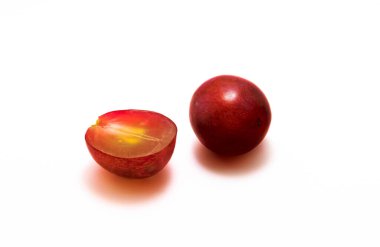 Kırmızı üzümlerin arka planı yakın plan izole fotoğrafçılık.