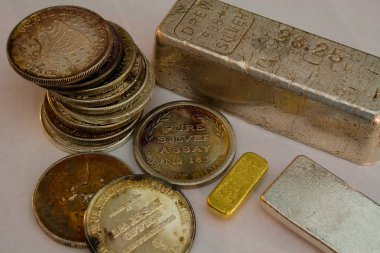 Altın ve gümüş külçe - bar ve tur - değerli metaller