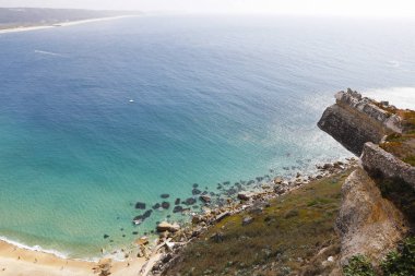 Nazare, Leiria, Portekiz - 01 Temmuz 2019: Portekiz'in Leiria Bölgesinde, Suberco'nun bakış açısından Nasıra Plajı manzarası.