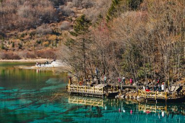 Jiuzhaigou Milli Park Çin'de ünlü