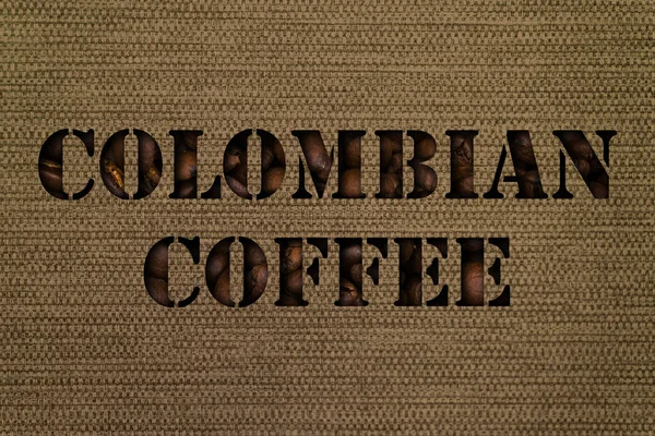 各种不同的哥伦比亚咖啡文本由咖啡豆制成 其背景是帆布的袋子 — 图库照片