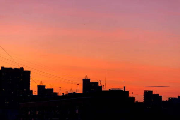 Coucher Soleil Violet Orange Rose Sur Ville Ciel Multicolore Silhouette — Photo