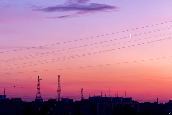 Roze Oranje Paarse Zonsondergang Boven Stad Veelkleurige Lucht Zwart Silhouet — Stockfoto