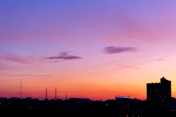 Розовый Оранжевый Фиолетовый Закат Над Городом Многоцветное Небо Черный Силуэт — стоковое фото