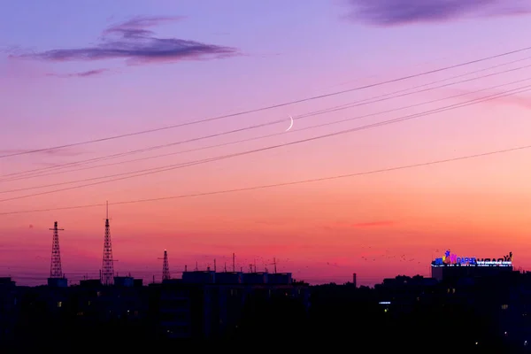 Roze Oranje Paarse Zonsondergang Boven Stad Veelkleurige Lucht Zwart Silhouet — Stockfoto