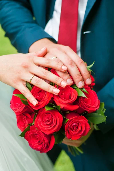 Hands Bride Groom Rings Folded Bouquet Wedding Concept — Stock Photo, Image