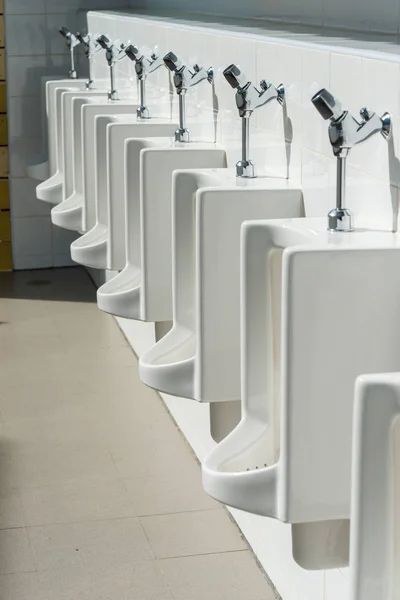 Urinoir Dans Les Toilettes Restaurant — Photo