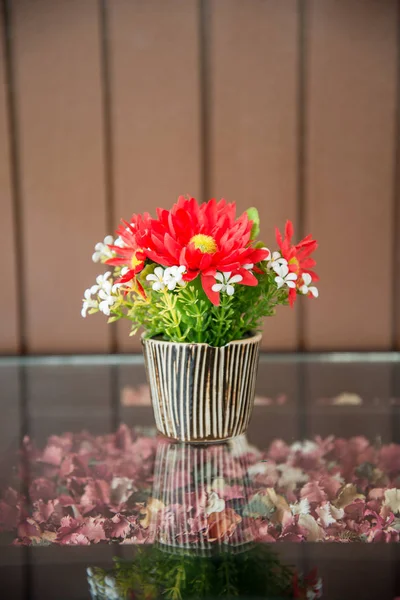 Flores Utilizadas Para Decorar Una Mesa Enfoque Sensible — Foto de Stock