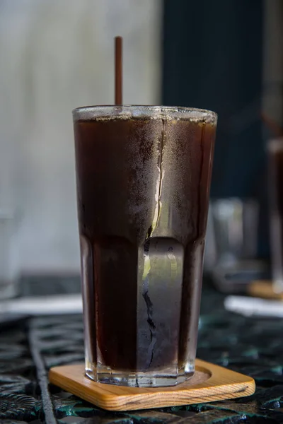 Черное Мороженое Столе Кафе — стоковое фото