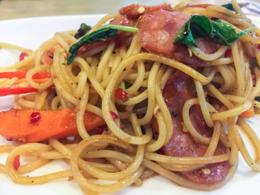 Leziz spagetti sosis Tayland Restoran