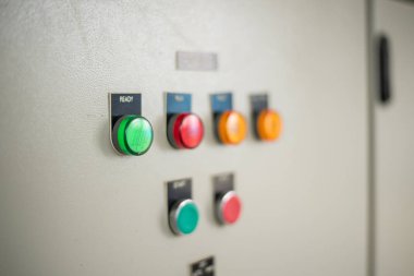 Fabrika, elektrik kumanda devre kontrol panelinde