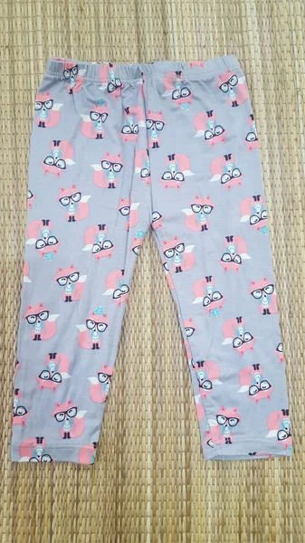 Baby Leggings Byxor Vit Bakgrund Kläder För Barn — Stockfoto