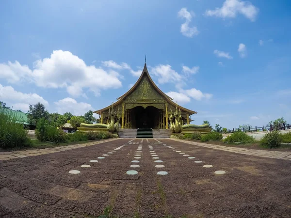 Tempio Buddista Nel Nord Est Della Thailandia Wat Sirindhornwararam — Foto Stock