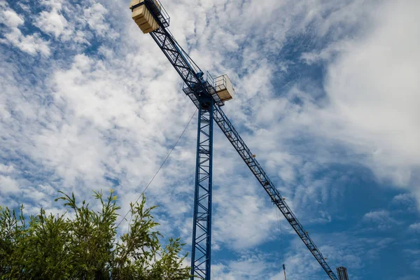 Kran Wird Beim Bau Von Gebäuden Eingesetzt — Stockfoto