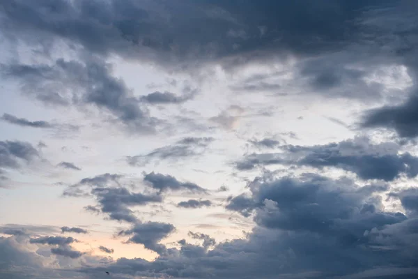 구름과 배경에 선라이즈 — 스톡 사진