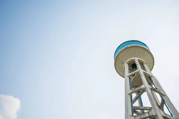 Tank Vatten Behandling Växtvatten Och Blå Himmel Bakgrund — Stockfoto