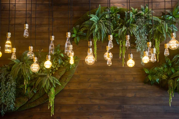 Bir kafede Gömme tavan ışıkları