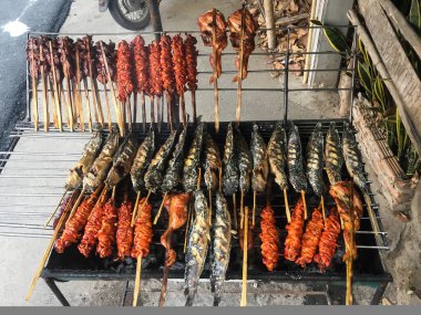 Tavuk ızgara ve duman..