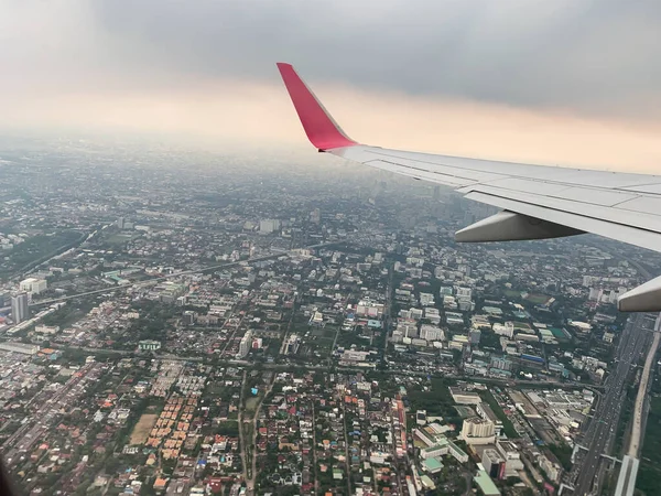 View plane wing from Airplane Window — Stock Photo, Image