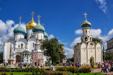 Sergiev Posad, Rusya - 27 Temmuz 2019: Varsayım katedrali -St. Sergius Lavra, Sergiev Posad, Rusya. Varsayım (Yurt) Katedrali (1559-85) Lavra en büyük kilise