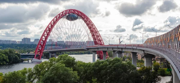 Jembatan Picturesque Pada Hari Berawan Moskow — Stok Foto