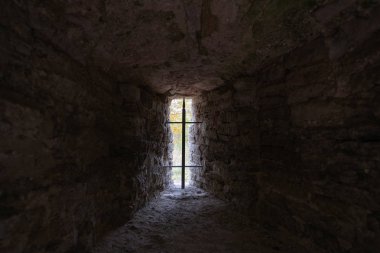 Izborsk, Pskov bölgesi / Rusya - 10.08.2019: Izborsk Ortaçağ kalesi.