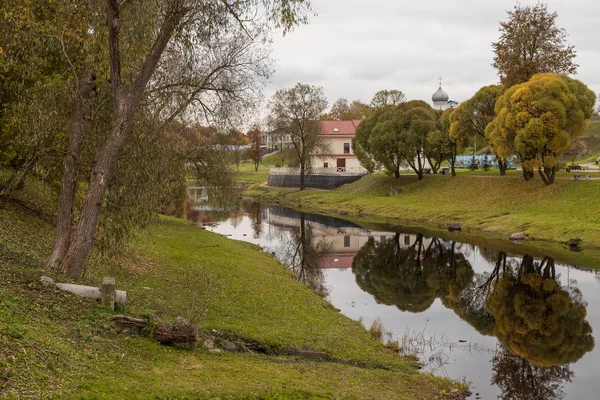 Pskov Októberben Pskova Folyó Partja Pskov Oroszország — Stock Fotó