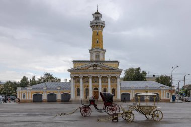 Kostroma, RUSSIA: Fırtınadan önce eski yangın kulesi.