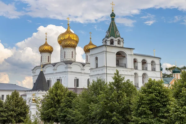 Kostroma 'daki Ipatiev Manastırı. Rusya 'nın altın yüzüğü.