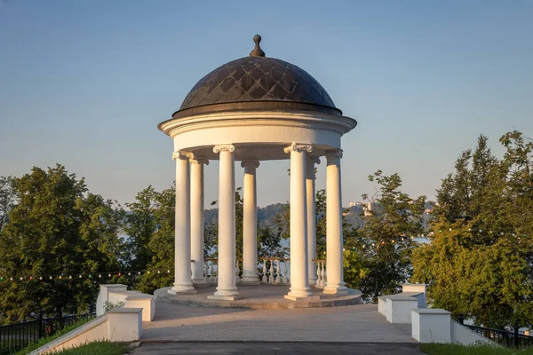 Ostrovsky Arbor Sur Remblai Ville Kostroma Russie — Photo