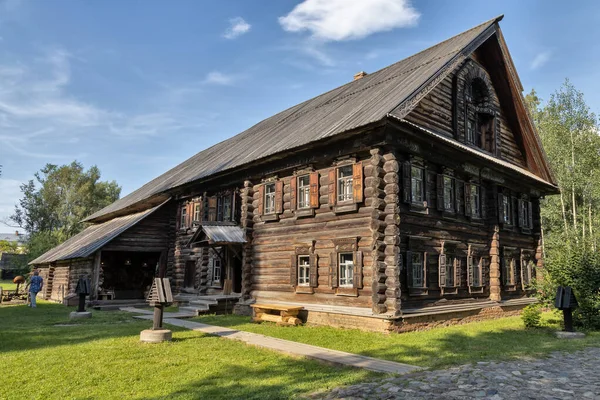 Ahşap mimari müzesi. Eski bir Rus köylü evi. Zengin bir köylü kereste üreticisi olan Lipatov 'un evi, 1857. Rusya 'nın altın yüzüğü. Kostroma Sloboda, Kostroma, Rusya
