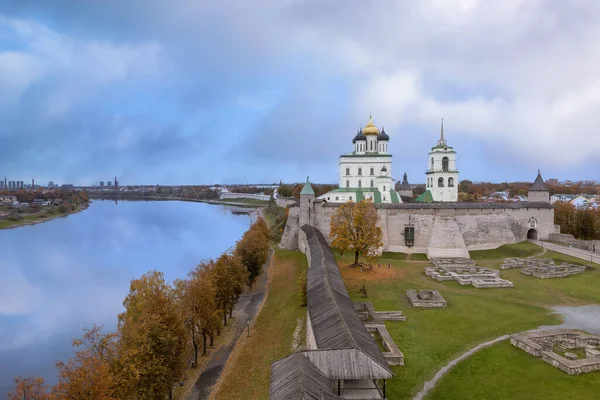 Treenighetskatedralen Pskov Kreml Krom Pskov Ryssland — Stockfoto