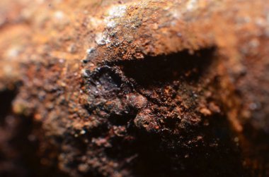 Uzun zamandır paslı olan demirden yapılmış kullanılmış bileşenler