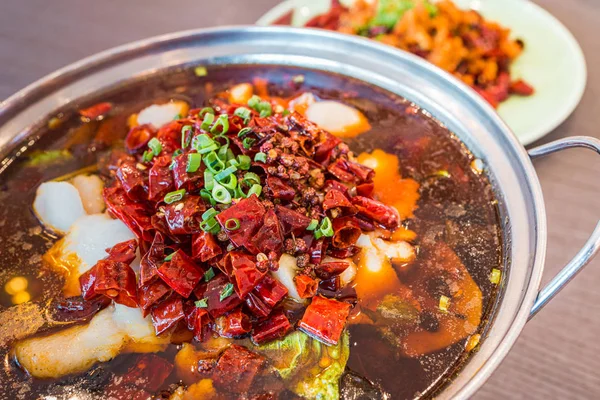 Asia Makanan Cina Szechuan Air Mendidih Ikan Segar Pedas Hidangan — Stok Foto