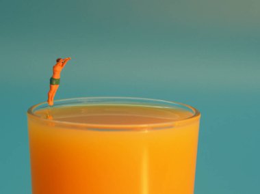 Glas mit Orangensaft Havuzu 