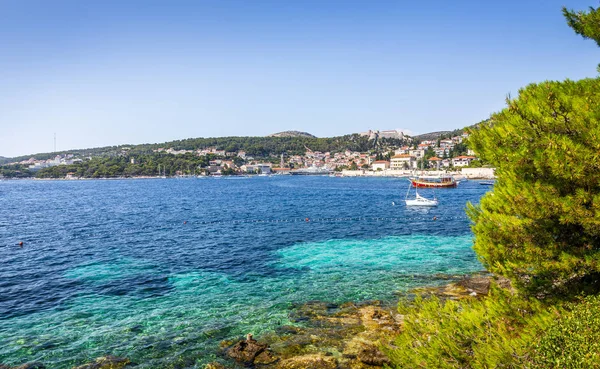 Jaderské Moře Scenérie Turistické Vesnici Hvar Chorvatsko — Stock fotografie