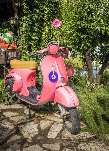 그리스 장식으로 오토바이 — 스톡 사진