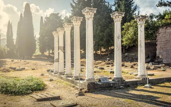 Στήλες Στην Αρχαία Τοποθεσία Του Ασκληπιείο Στο Νησί Της Ελλάδα — Φωτογραφία Αρχείου