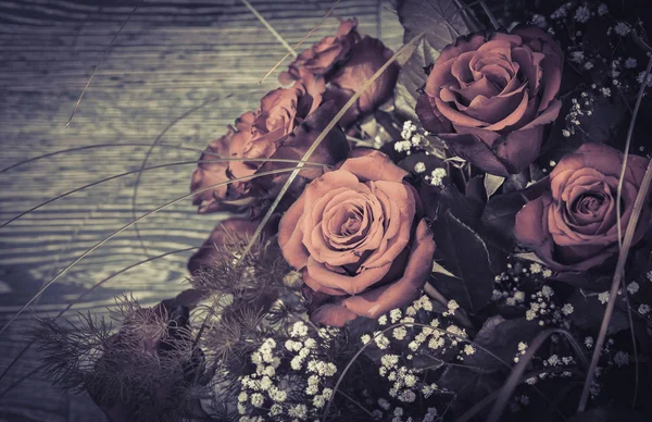 美しい新鮮なカット赤いバラ花束のクローズ アップ — ストック写真