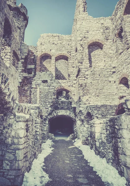 Εσωτερικό Του Ogrodzieniec Μεσαιωνικό Κάστρο Στην Πολωνία — Φωτογραφία Αρχείου