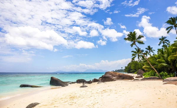 Paradijseiland Seychellen Een Zandstrand Een Blauwe Hemel Indische Oceaan — Stockfoto