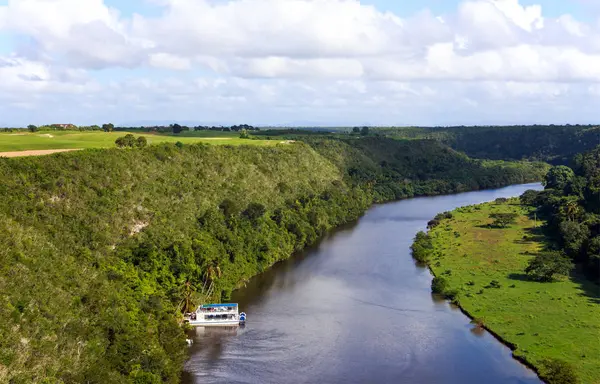 Dominik Cumhuriyeti ülkesindeki Casa de Campo Nehri'nin havadan görünümü