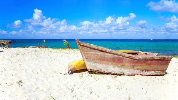 Dominik Cumhuriyeti Ndeki Caribbean Beach Küçük Ahşap Tekne — Stok fotoğraf