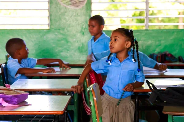 Dominikai Lány Iskolában Fék — Stock Fotó