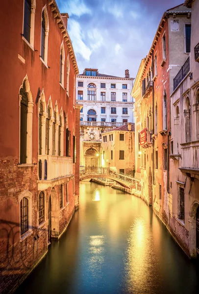 Venezia Italia Giugno 2015 Incredibile Stretto Canale Venezia Sera Con — Foto Stock