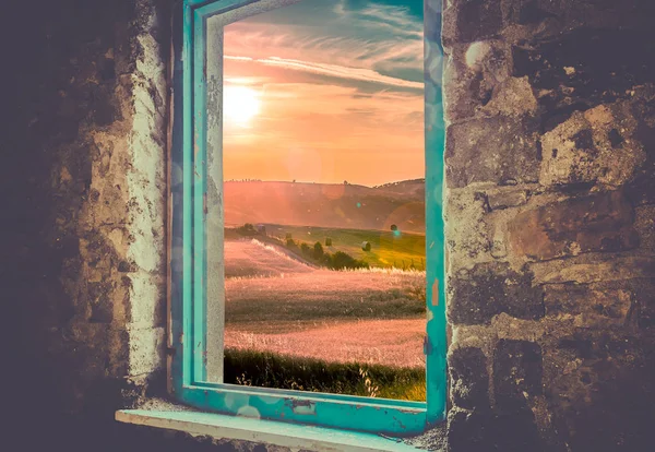 Old Broken Window Sunset Tuscan Hills — Stock Photo, Image