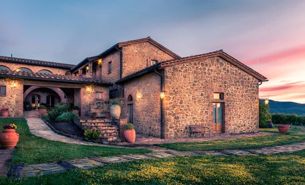 Pienza Italien Juni 2015 Wunderschönes Renoviertes Toskanisches Herrenhaus Bei Sonnenuntergang — Stockfoto