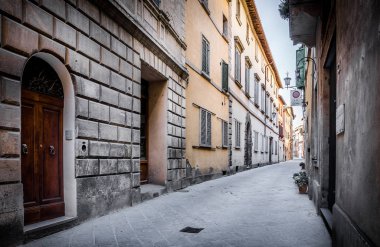 Toskana bölgesindeki eski Montepulciano köyünün büyüleyici sokak