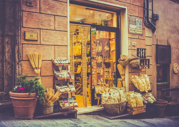 Montepulciano Italie Juin 2015 Boutique Typiquement Toscane Avec Pâtes Olives — Photo